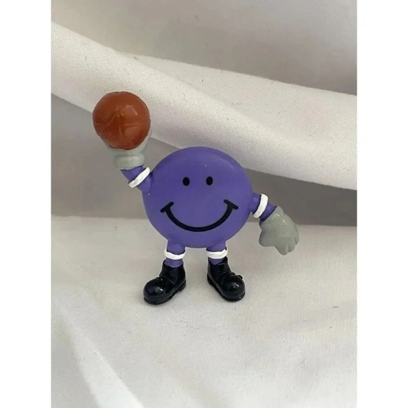 Vintage VTG Smiley Face BASKETBALL Vending Machine Toys 1.5" Emoji Figure Rare!! - Picture 1 of 4